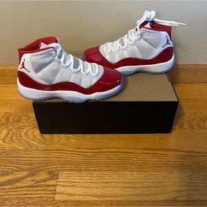 Air Jordan 11 Retro GS Size 3.5Y (Cherry) Women’s Size 5 Sneaker